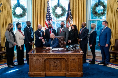 US President Joe Biden, with Cabinet members, signs an executive order on delivering the Government services and experience the American people expect and deserve during a ceremony in the Oval Office of the White House in Washington, DC, USA, 13 December 2021.No Use Germany.