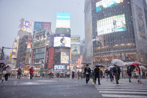 Snow falls in central Tokyo, Japan on January 6, 2022. (Photo by Shingo Tosha/AFLO) No Use China. No Use Taiwan. No Use Korea. No Use Japan.