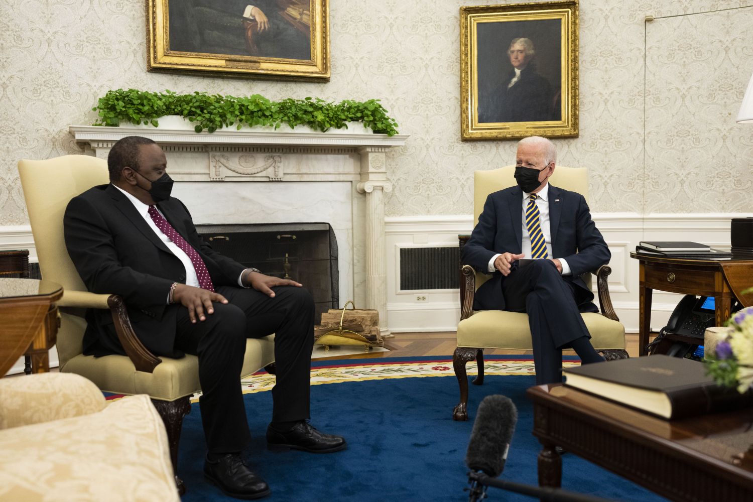 United States President Joe Biden, meets with President Uhuru Kenyatta of Kenya, in the Oval Office of the White House in Washington. Featuring: President Joe Biden, President Uhuru Kenyatta Where: Washington, District Of Columbia, United States When: 14 Oct 2021 Credit: POOL via CNP/INSTARimages/Cover Images