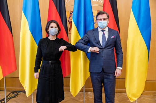 Ukrainian Foreign Minister Dmytro Kuleba and German Foreign Minister Annalena Baerbock pose for a picture during a meeting in Kyiv, Ukraine January 17, 2022. Ukrainian Foreign Ministry/Handout via REUTERS ATTENTION EDITORS - THIS IMAGE WAS PROVIDED BY A THIRD PARTY.