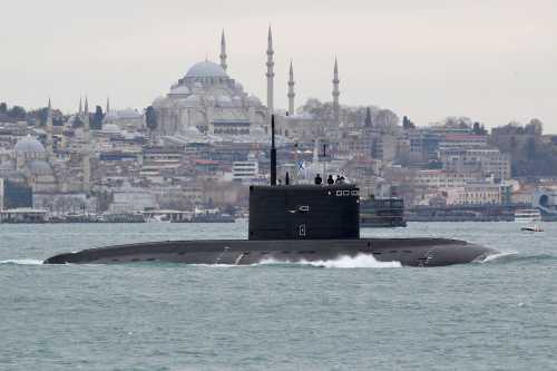 FILE PHOTO: Russian Navy's diesel-electric submarine Rostov-on-Don sails in the Bosphorus, on its way to the Black Sea, in Istanbul, Turkey February 13, 2022. REUTERS/Yoruk Isik/File Photo