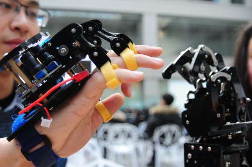 A college student wearing a wearable-sensing-based "glove" controls the robotic hand for maneuvers at a gadgets design competition at Harbin Engineering University in Harbin city, northeast China's Heilongjiang province, 2 December 2018.A gadgets design competition was held in Harbin Engineering University on 2 December 2018, attracting 16 student entrepreneurial groups to participate in. A bionic robotic hand stole the limelight at the competition. Through wearable-sensing-based "glove", the robotic hand can make flexible and accurate maneuvers, attracting the attention of many students.No Use China. No Use France.