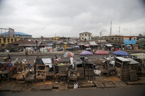 Slum houses are seen built along a train track in the Agege district in Nigeria's commercial capital Lagos April 12, 2016.  REUTERS/Akintunde Akinleye