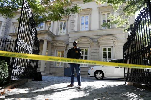 An FBI agent mans his post as the U.S. law enforcement agency conducted a raid at Russian oligarch Oleg Deripaska's home in Washington, U.S., October 19, 2021. REUTERS/Tom Brenner