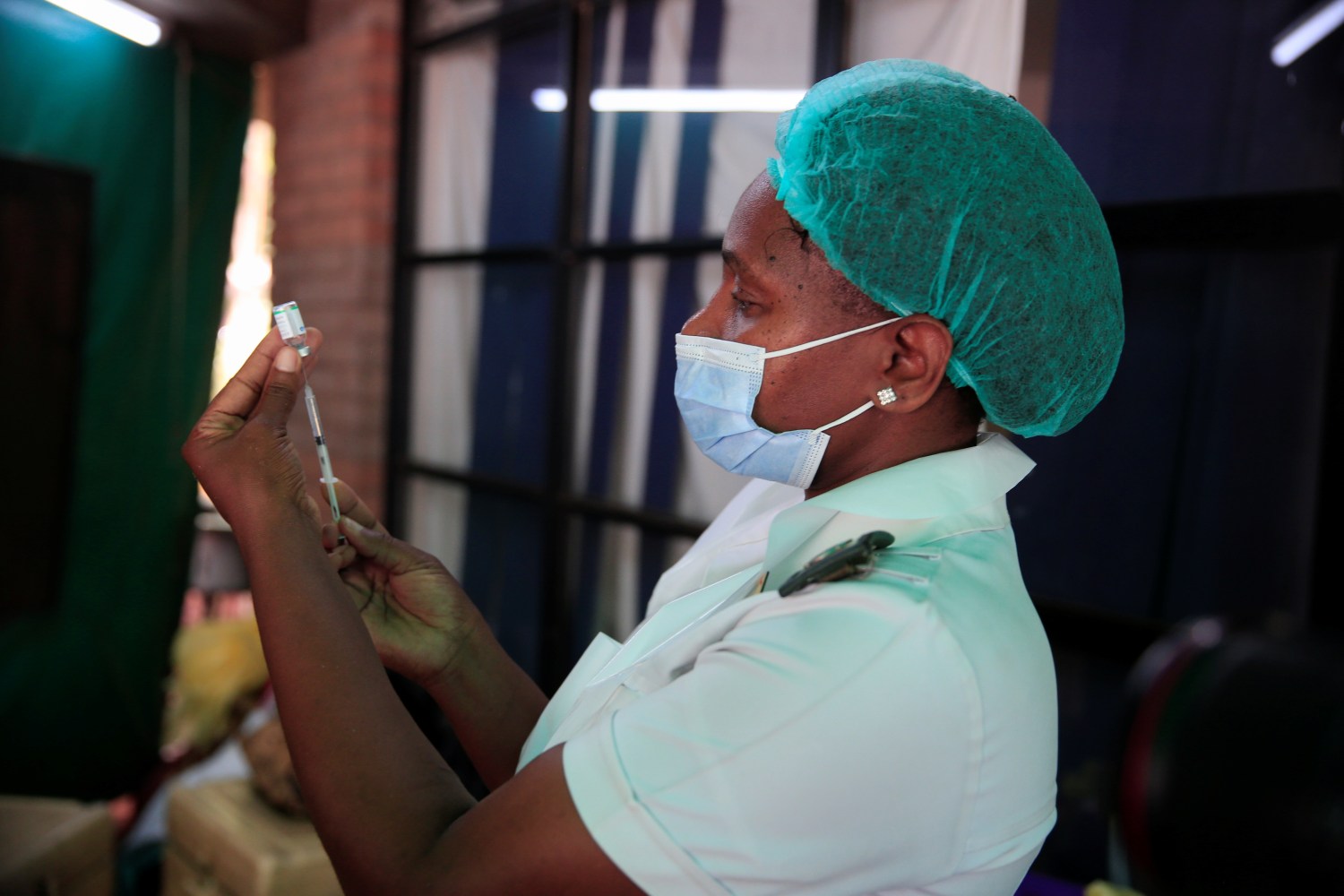 A nurse prepares a dose of the Sinopharm coronavirus disease (COVID-19) vaccine at Wilkins Hospital in Harare, Zimbabwe, March 24, 2021. REUTERS/Philimon Bulawayo