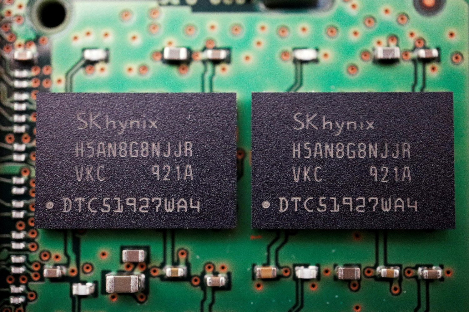 FILE PHOTO: Memory chips by South Korean semiconductor supplier SK Hynix are seen on a circuit board of a computer in this illustration picture taken February 25, 2022. REUTERS/Florence Lo/Illustration/File Photo