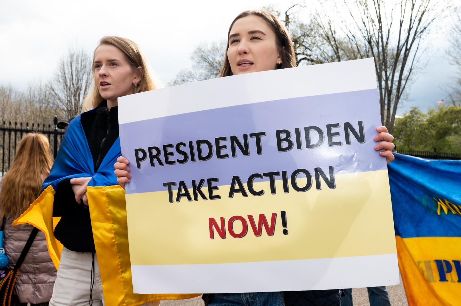April 3, 2022 - Washington, DC, United States: Woman with a sign saying "President Biden take action now!" at a rally in front of the White House in support of Ukraine. (Photo by Michael Brochstein/Sipa USA)No Use Germany.