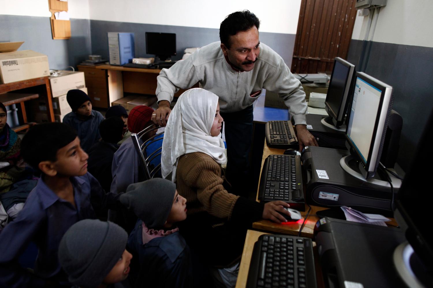 A girl from an underprivileged background learns to use a computer at Mashal School on the outskirts of Islamabad January 24, 2013. Pakistani street children who once had to wash cars or scavenge now study at Mashal School, a non-profit organisation which helps over 400 children, according to the organisation.      REUTERS/Zohra Bensemra   (PAKISTAN - Tags: SOCIETY EDUCATION POVERTY SCIENCE TECHNOLOGY)