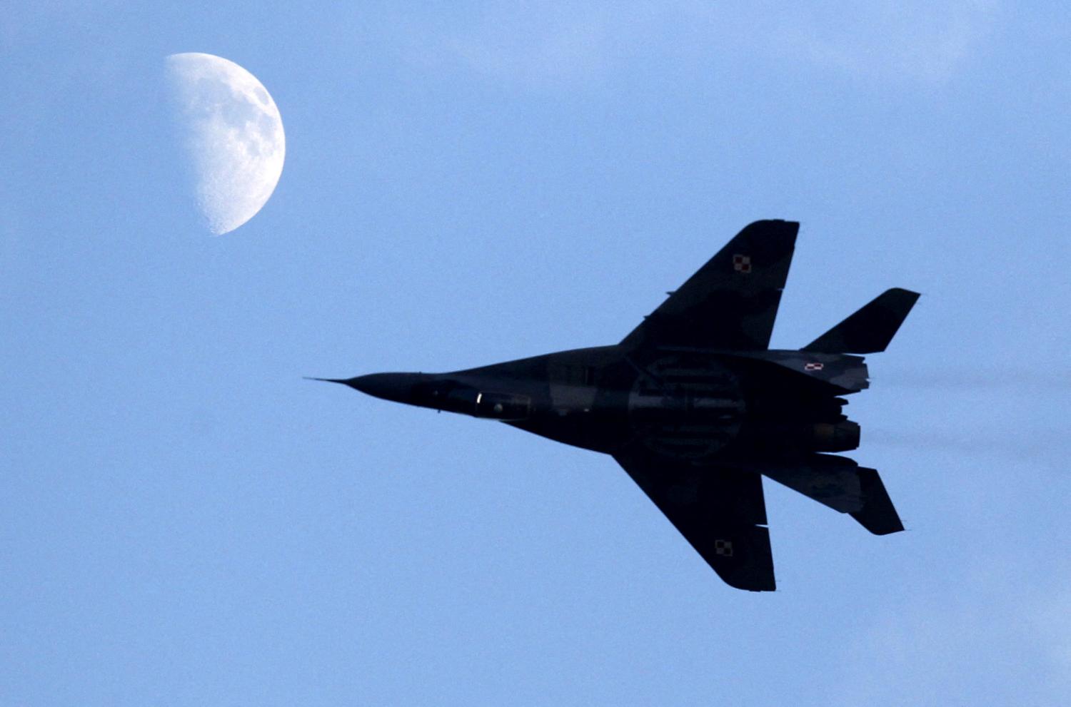 FILE PHOTO: Polish Air Force MiG-29 pilot Adrian Rojek performs during the Radom Air Show at an airport in Radom, Poland August 23, 2015. REUTERS/Kacper Pempel/File Photo