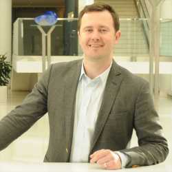 Alexander Oettl headshot