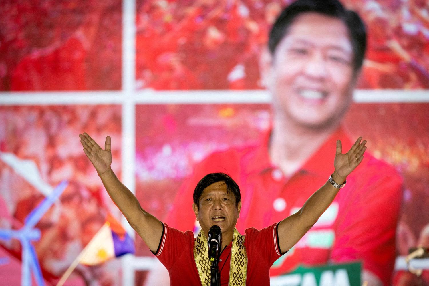 FILE PHOTO: Philippine presidential candidate Ferdinand "Bongbong" Marcos Jr., son of late dictator Ferdinand Marcos, delivers a speech during a campaign rally in Lipa, Batangas province, Philippines, April 20, 2022/.Eloisa Lopez//File Photo