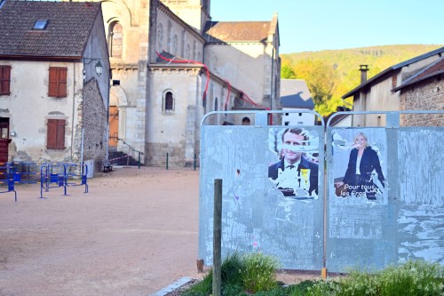 France, Saint-Clement, 2022-05-01. Political campaign posters of the second round of the Presidential election are still seen one week after Emmanuel Macron s re-election, in a small village of Allier department. Photograph by Adrien Fillon / Hans Lucas. France, Saint-Clement, 2022-05-01. Les affiches de campagne du second tour de l election presidentielle une semaine apres la reelection d Emmanuel Macron, dans un petit village du departement de l Allier. Photographie par Adrien Fillon / Hans Lucas.