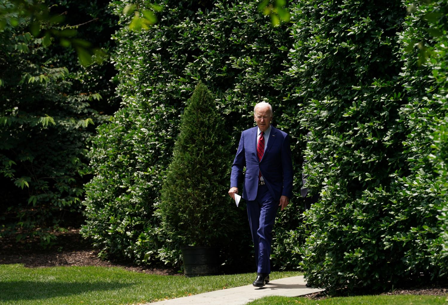 U.S. President Joe Biden walks toward the Oval Office for a meeting with Senator Chris Murphy (D-CT) to discuss gun reform at the White House in Washington, U.S., June 7, 2022. REUTERS/Kevin Lamarque