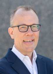 Headshot of Eric Lenze