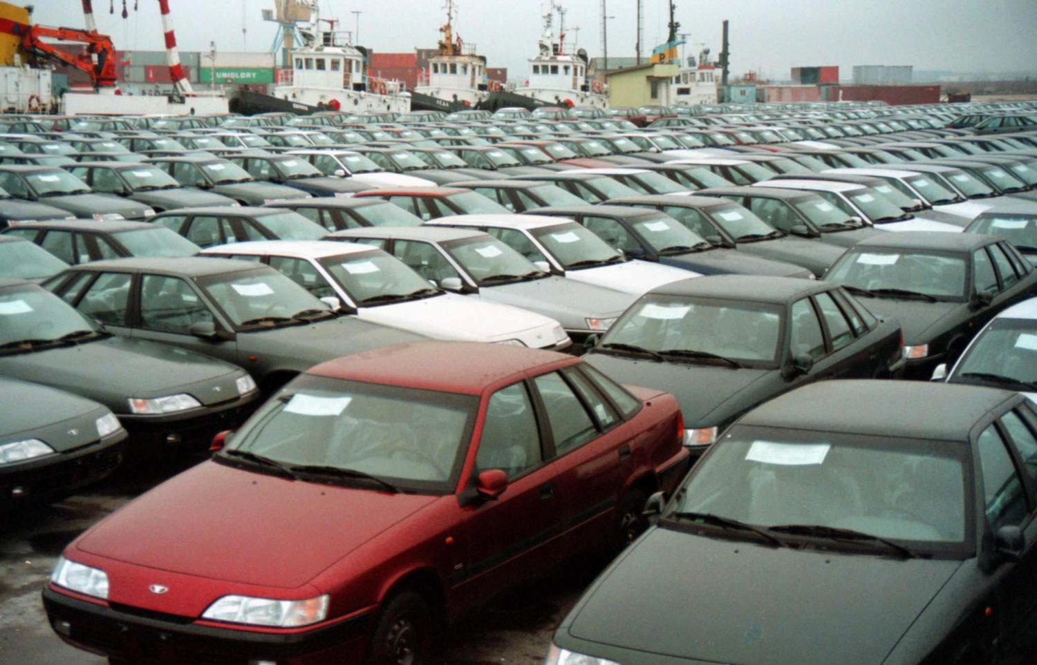 More than 1,000 South Korea-made Daewoo cars are unloaded at the Bulgarian Black Sea port of Varna on March 31. The cars will be disassembled and shipped in containers to neighbouring countries.BULGARIA DAEWOO