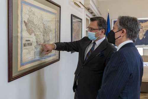 US Secretary of State Antony Blinken, right, looks at a map with Ukraine Minister of Foreign Affairs Dmytro Kuleba during their meeting in Kyiv, Ukraine, on January 19, 2022. On a visit to Kyiv to show support for Ukraine, the top U.S. diplomat said Ukrainians should prepare for difficult days. He said Washington would keep providing defence assistance to Ukraine and renewed a promise of severe sanctions against Russia in the event of a new invasion.