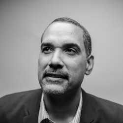 headshot of Abe Fernández