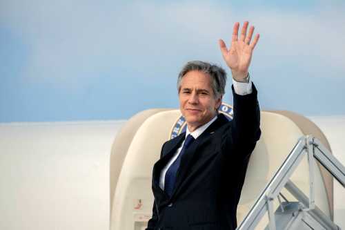 US Secretary of State Antony Blinken boards his airplane at Ngurah Rai International Airport as he travels to Bangkok,  in Denpasar, Bali, Indonesia July 9, 2022. Stefani Reynolds/Pool via REUTERS