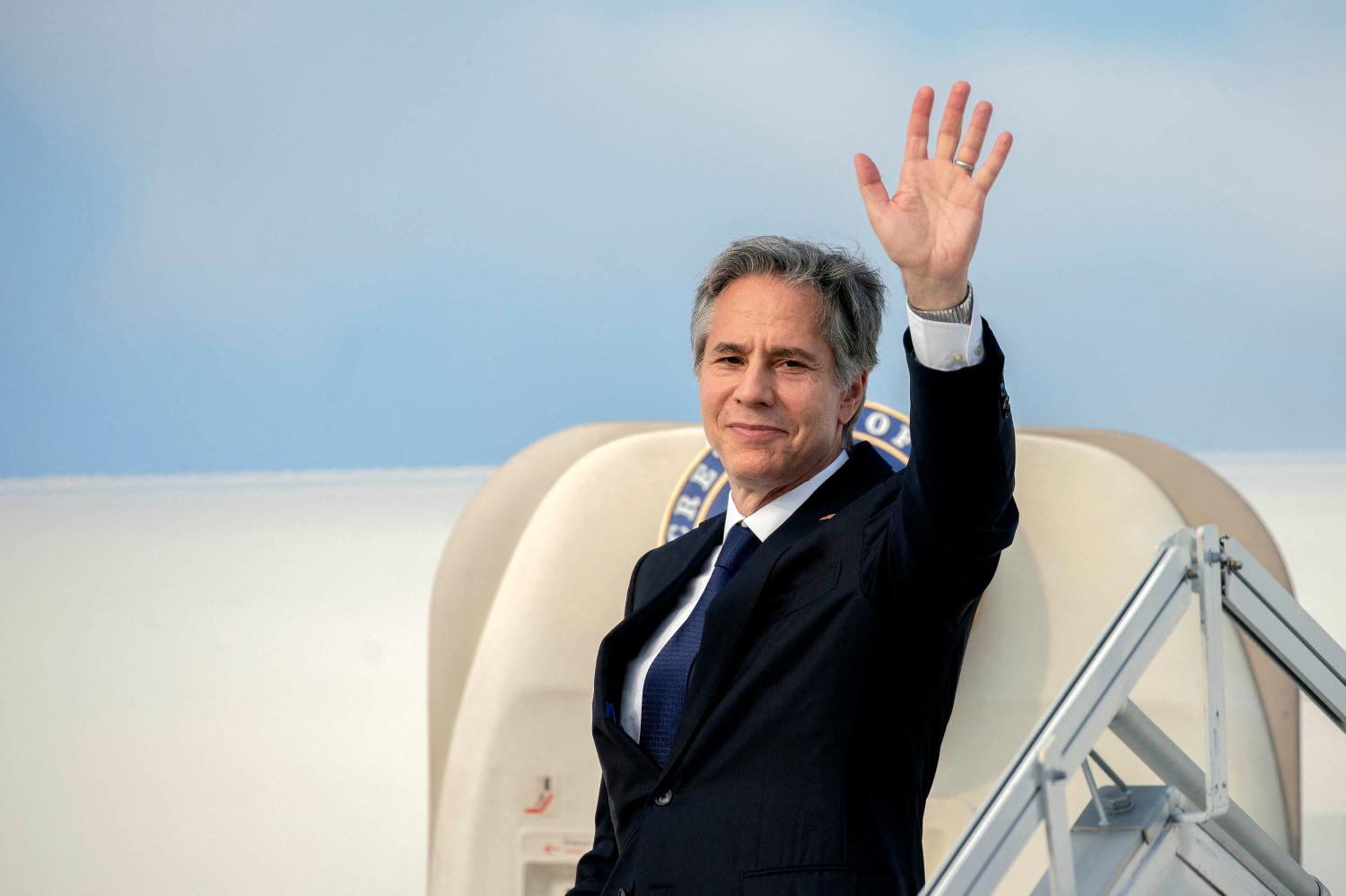 US Secretary of State Antony Blinken boards his airplane at Ngurah Rai International Airport as he travels to Bangkok,  in Denpasar, Bali, Indonesia July 9, 2022. Stefani Reynolds/Pool via REUTERS