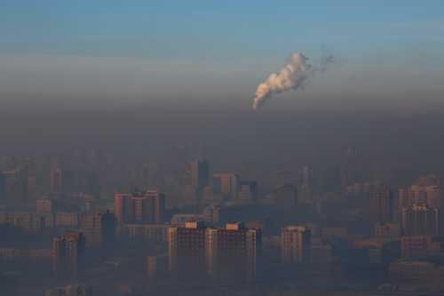 Emissions from a power plant chimney rise over Ulaanbaatar, Mongolia January 13, 2017.  REUTERS/B. Rentsendorj   SEARCH "RENTSENDORJ POLLUTION" FOR THIS STORY. SEARCH "WIDER IMAGE" FOR ALL STORIES.      TPX IMAGES OF THE DAY