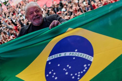 Former Brazilian President and presidential candidate Luiz Inacio Lula da Silva holds a Brazilian flag during a rally in Curitiba, Brazil, September 17, 2022. REUTERS/Ueslei Marcelino
