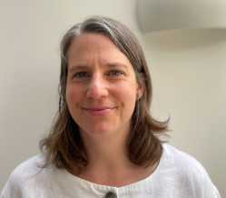 Amanda Sheely headshot