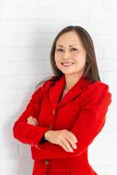 headshot of Sarah Hammer