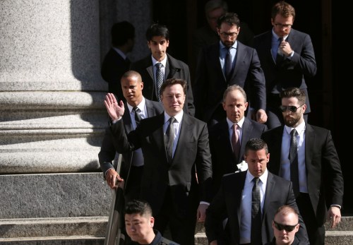 Tesla CEO Elon Musk leaves Manhattan federal court after a hearing on his fraud settlement with the Securities and Exchange Commission (SEC) in New York City, U.S., April 4, 2019.  REUTERS/Shannon Stapleton