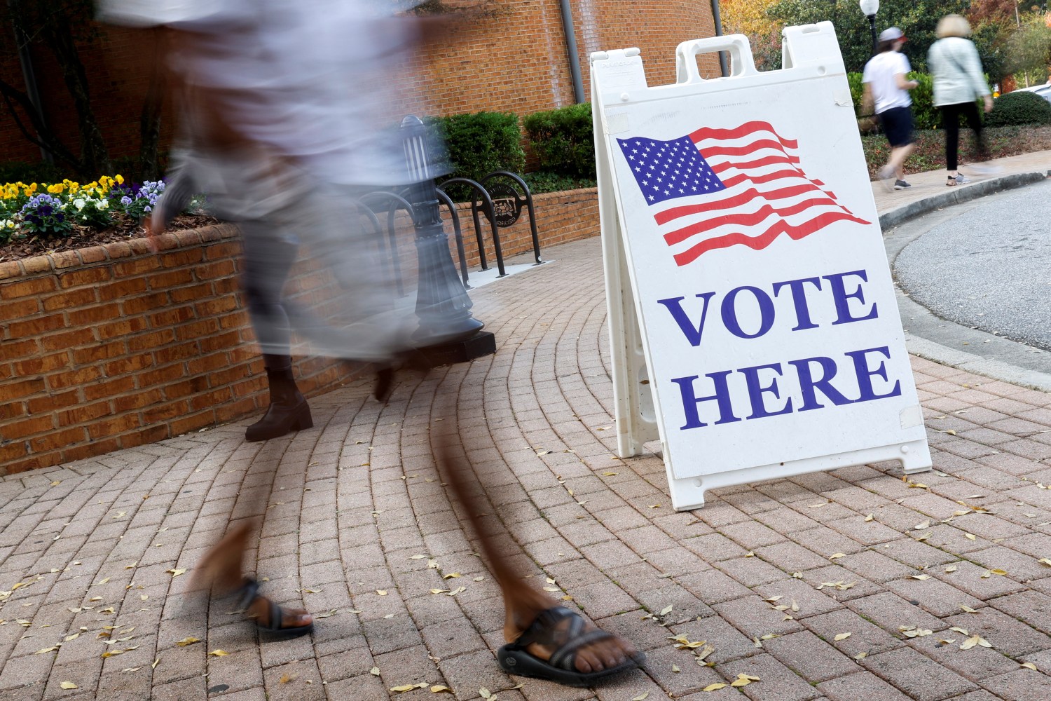 People visit an early voting location during midterm U.S. Congressional and state governor elections at the Smyrna Community Center in Smyrna, Georgia, U.S. November 3, 2022.  REUTERS/Jonathan Ernst