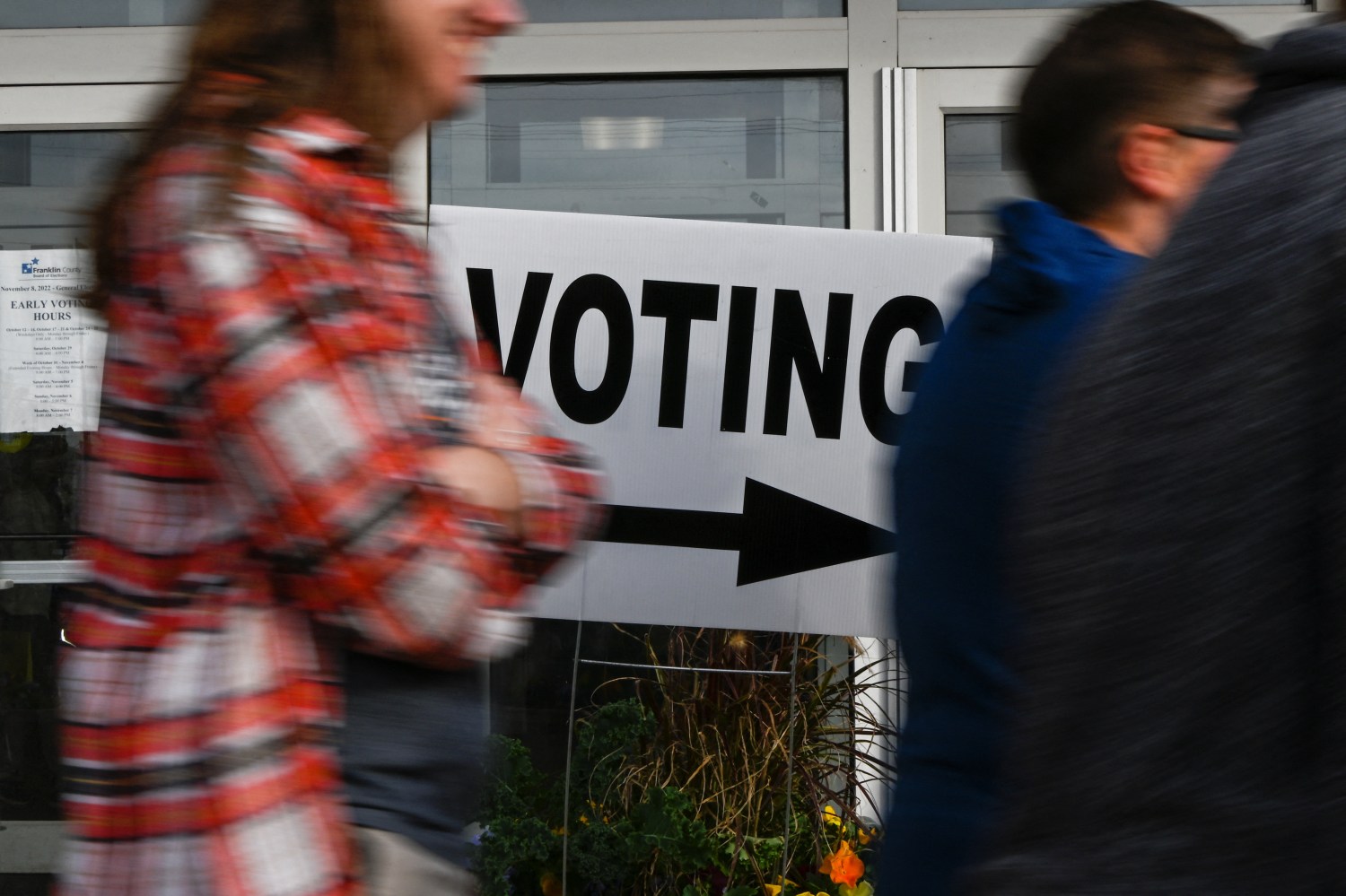 Residents wait in line to cast their ballots for the 2022 midterm election at the Franklin County Board of Elections during early voting hours in Columbus, Ohio, U.S., November 5, 2022.  REUTERS/Gaelen Morse