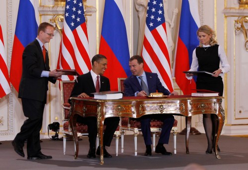 U.S. President Barack Obama (2nd L) and Russian President Dmitry Medvedev (2nd R) sign the new Strategic Arms Reduction Treaty (START II) at Prague Castle in Prague, April 8, 2010.      REUTERS/Jason Reed     (CZECH REPUBLIC - Tags: POLITICS MILITARY)