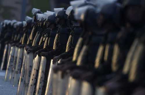 Army soldiers stand guard outside Planalto Palace in Brasilia, Brazil January 11, 2023. REUTERS/Ricardo Moraes