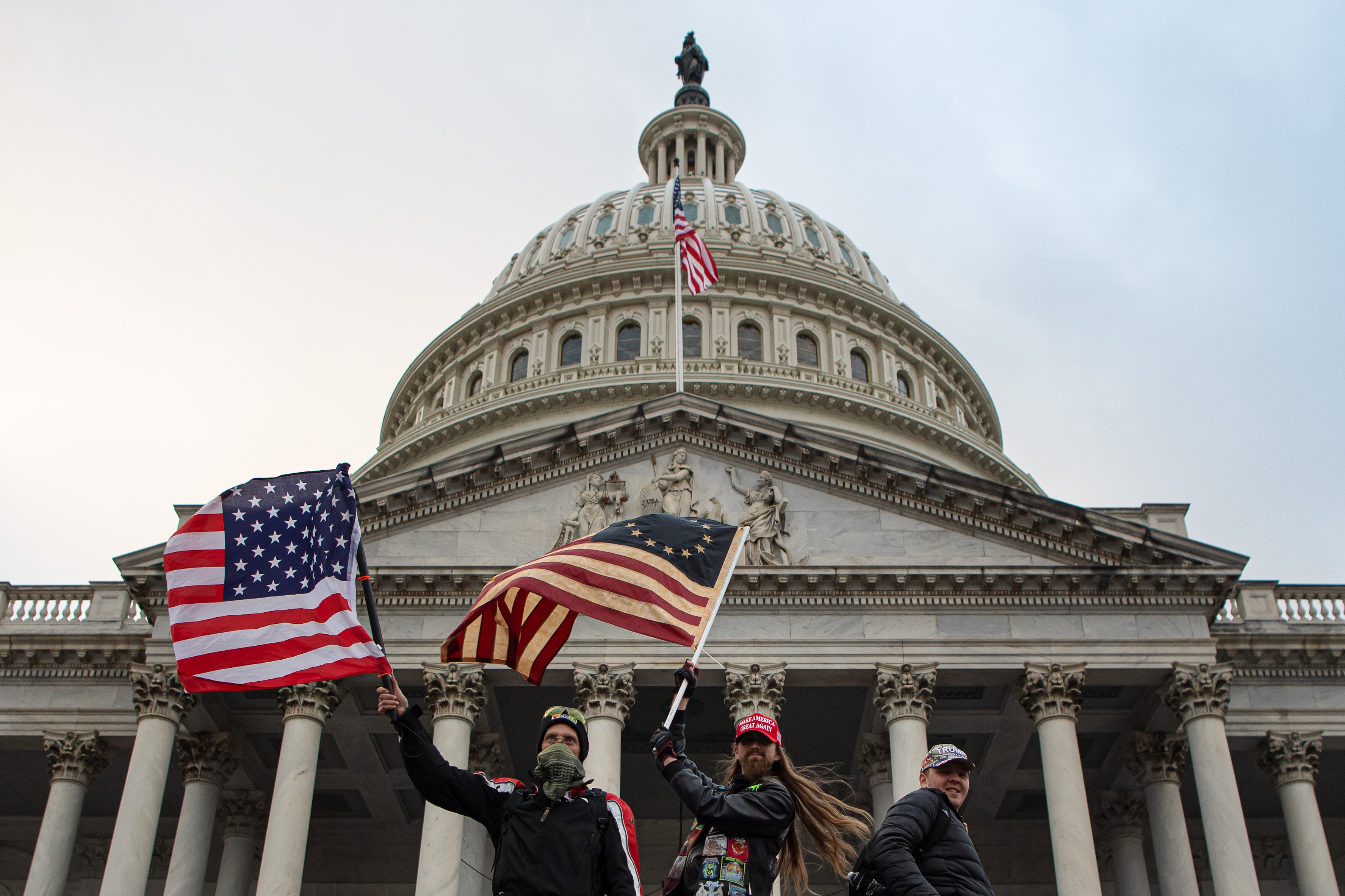 210106 Pro-Trump supporters wave with flags outside the United States Capitol Building after it being stormed during a March to Save America Rally on January 6, 2021 in Washington, DC, USA. Photo: Joel Marklund / BILDBYRÅN / kod JM / JM0057 bbeng politik politics riot upplopp No Use Sweden. No Use Norway. No Use Austria.