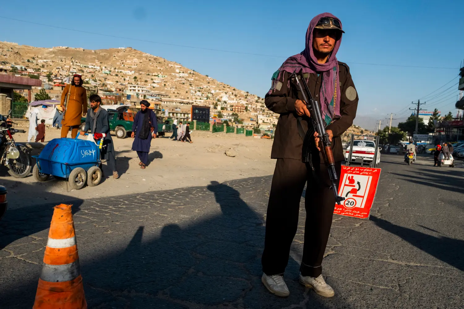 former Taliban fighter wearing new police uniform, Taliban fighters now have new jobs manning checkpoints on the streets and carrying out security patrols in the Kabul city. The Taliban issued new uniforms for the Islamic Emirate of Afghanistan, police force, after months without an official attire. The biggest changes to the gear include shifting the colour to dark brown and replacing the Afghanistan tricoloured republican flag with the Taliban’s white one. Its roll-out started with 20,000 uniforms mainly in the capital Kabul and Kandahar province. Kabul, Afghanistan, July 22, 2022. Photo by Alfred Yaghobzadeh/ABACAPRESS.COM