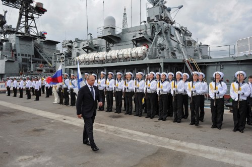 Russian President Vladimir Putin attends a welcoming ceremony as he inspects the Vice-Admiral Kulakov anti-submarine warfare ship in Novorossiysk, September 23, 2014. Russia will increase its Black Sea fleet by 2020 with more than 80 new warships and will complete a second naval base for the fleet near the city of Novorossiysk by 2016, its commander said on Tuesday. In comments made to Putin as he visited the port city, Vice Admiral Alexander Vitko said a second Black Sea base was needed in addition to the main base on the Crimea peninsula annexed from Ukraine because of NATO expansion. REUTERS/Mikhail Klimentyev/RIA Novosti/Kremlin (RUSSIA - Tags: POLITICS MILITARY MARITIME) ATTENTION EDITORS - THIS IMAGE HAS BEEN SUPPLIED BY A THIRD PARTY. IT IS DISTRIBUTED, EXACTLY AS RECEIVED BY REUTERS, AS A SERVICE TO CLIENTS