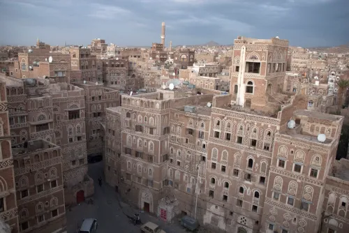 View of the old Sanaa city in Sanaa January 14, 2012. REUTERS/Mohamed al-Sayaghi (YEMEN - Tags: CITYSPACE SOCIETY)