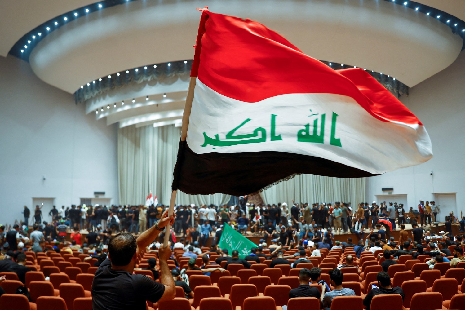 Supporters of Iraqi Shi'ite cleric Moqtada al-Sadr protest against corruption, inside the parliament in Baghdad, Iraq July 30, 2022. REUTERS/Thaier Al-Sudani      TPX IMAGES OF THE DAY