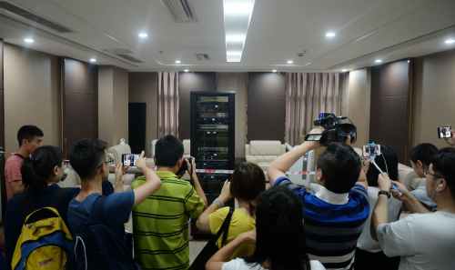 The artificial intelligence robot, AI-MATHS, developed by Chengdu Zhunxingyunxue Technology, which takes part in the math test during the 2017 National College Entrance Exam, also known as Gaokao, is pictured in Chengdu city, southwest China's Sichuan province, 7 June 2017. A robot sat for the math test during China's national college entrance exam in the southwestern city of Chengdu on Wednesday (7 June 2017). The robot, AI-MATHS, consisting of 11 servers, was developed by Chengdu Zhunxingyunxue Technology. It completed two versions of the exam's math test on Wednesday afternoon. There are several versions of the tests in different regions of China. The robot finished the Beijing test paper in 22 minutes, scoring 105 points out of 150 points, without Internet support. It scored 100 points on another version of the test. "It would take two hours for a human to finish the test. I hope next year it can improve its performance on logical reasoning and computer algorithms and score over 130," said Lin Hui, company CEO. In February, the robot scored 93 on one math test, slightly higher than the passing grade of 90. The company participated in a project of China's Ministry of Science and Technology, which plans to develop gaokao robots. Under the plan, by 2020, AI robots will be smart enough to gain admission to leading universities such as Peking University and Tsinghua University through the entrance exam.No Use China. No Use France.