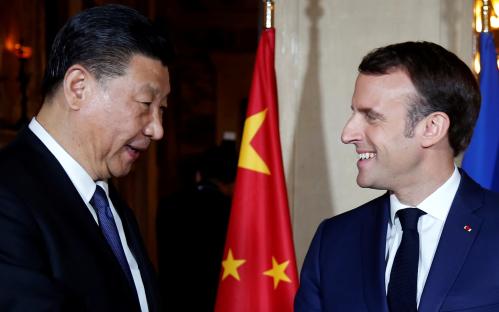 French President Emmanuel Macron welcomes Chinese President Xi Jinping as he arrives for a dinner at the Villa Kerylos in Beaulieu-sur-Mer, near Nice, France March 24, 2019. REUTERS/Jean-Paul Pelissier/Pool