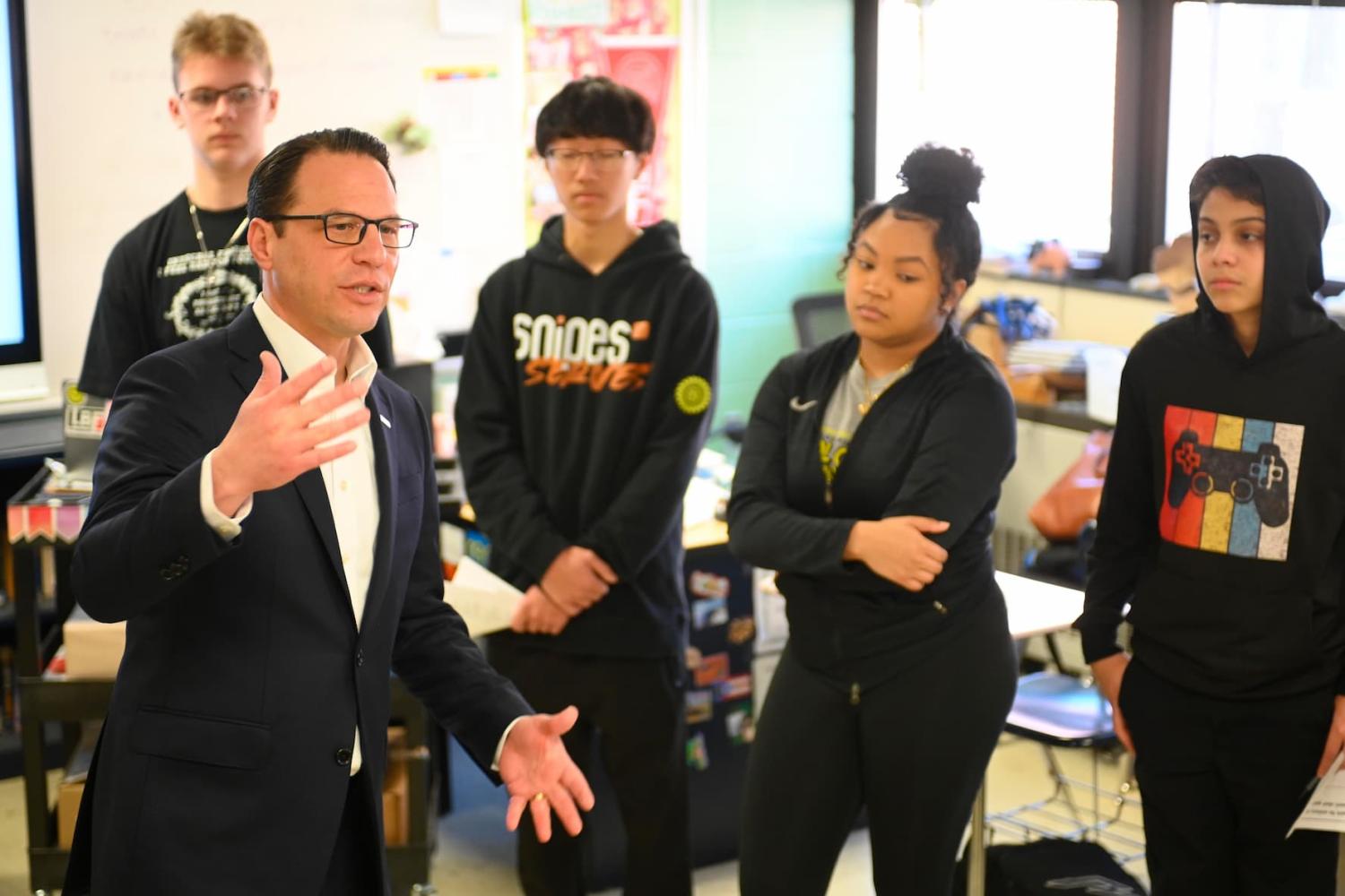 Pennsylvania Governor Josh Shapiro speaks to students in a classroom during a visit to G.W. Carver High School of Engineering and Science in North Philadelphia, PA, USA on March 15, 2023. Gov. Shapiro urges to pass legislation allowing for funding to recruit more teachers. (Photo by Bastiaan Slabbers/NurPhoto)NO USE FRANCE