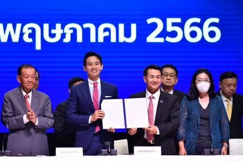 Move Forward Party leader and prime ministerial candidate Pita Limjaroenrat (left), Pheu Thai Party leader Chonlanan Srikaew (right) and coalition party leaders show a MOU during the press conference of coalition parties to sign a MOU on May 22, 2023 in Bangkok, Thailand.  (Photo by Vachira Vachira/NurPhoto)NO USE FRANCE