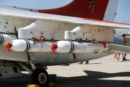CBU Mark 20 Mod-6 Rockeye cluster bombs mounted on a LTV A-7E Corsair II fighter at Naval Air Station Patuxent River, Maryland (USA), on 13 May 1984. Credit: Don S. Montgomery, USN, Public domain, via Wikimedia Commons