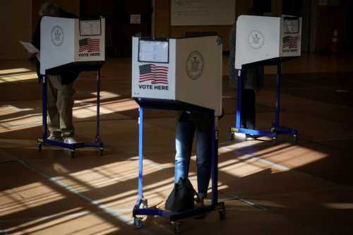 Voters fill out ballots at a polling station during voting for the 2022 midterm elections in Brooklyn, New York, U.S., November 8, 2022. REUTERS/Brendan McDermid