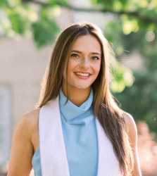 zoe hatsios headshot