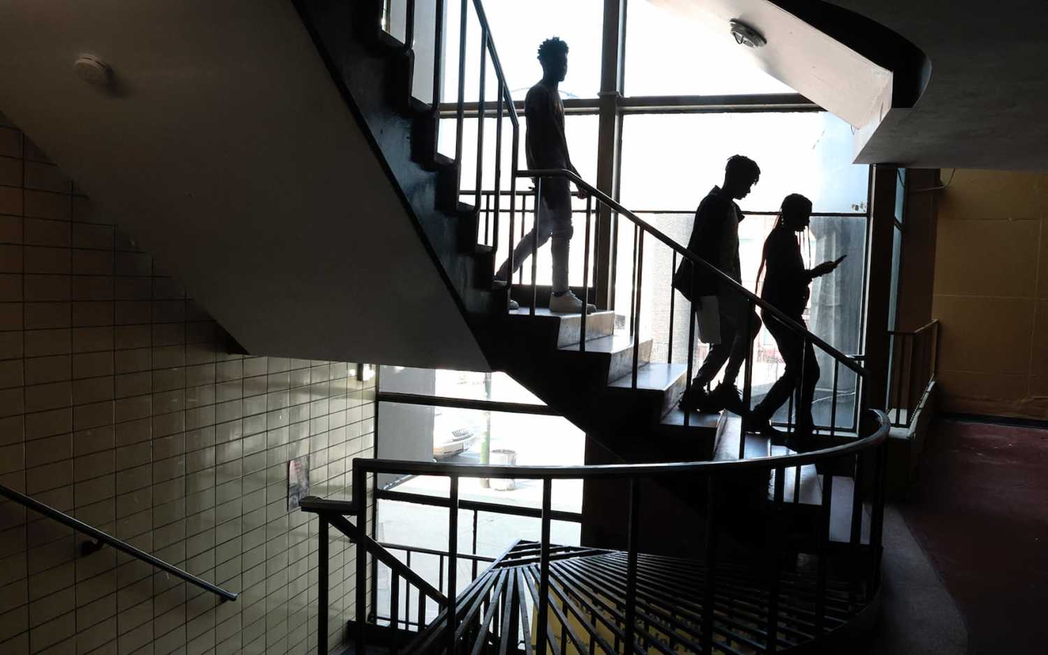 High school students in Chicago head down the stairs as they switch classrooms in June 2023. Credit: Antonio Perez/Chicago Tribune/TNS/ABACAPRESS.COM.