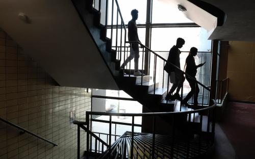 High school students in Chicago head down the stairs as they switch classrooms in June 2023. Credit: Antonio Perez/Chicago Tribune/TNS/ABACAPRESS.COM.