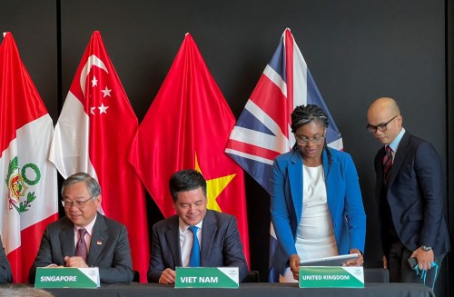 Singapore's Minister for Trade and Industry Gan Kim Yong, Vietnam's Minister of Trade and Industry Nguyen Hong Dien, and British Secretary of State for Business and Trade Kemi Badenoch are seen together, on the day Britain signs the treaty to join the Comprehensive and Progressive Agreement for Trans-Pacific Partnership, in Auckland, New Zealand July 16, 2023.