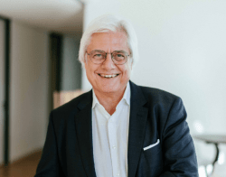 headshot of Stephan Wolf