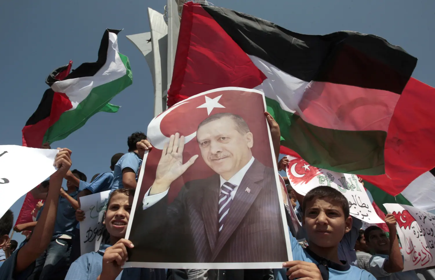 Palestinian schoolboys hold a poster depicting Turkey's Prime Minister Recep Tayyip Erdoğan during a rally at Gaza Seaport calling on Erdoğan to visit the Gaza Strip. September 13, 2011. REUTERS/Ismail Zaydah