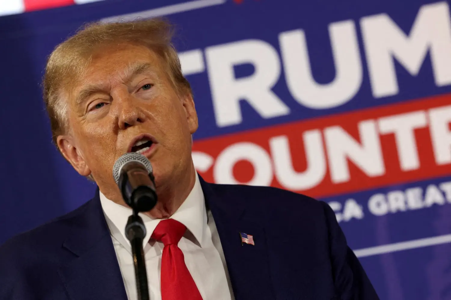 Former U.S. President and Republican presidential candidate Donald Trump rallies with supporters at a "commit to caucus" event at a Whiskey bar in Ankeny, Iowa, U.S. December 2, 2023. Credit: REUTERS/Carlos Barria//File Photo